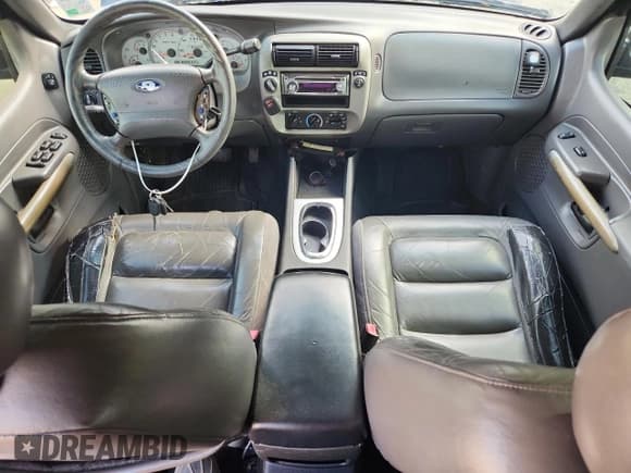 ✅ 2001 Ford Explorer Sport Trac • VIN: 1FMZU77E91UB73818 • Lot: 87060695. Listed on Copart with 225,924 mi. Free auction sales archive from the USA and detailed vehicle history report at DreamBid. Image 8.