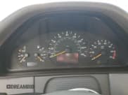 ✅ 2001 Mercedes-Benz E 320 • VIN: WDBJF70J21B244077 • Лот: 81507975. Опубликован ранее на Copart с пробегом 153 632 миль. Бесплатный доступ к архиву аукционных продаж из США и подробный отчёт об истории автомобиля на DreamBid. Изображение 9.