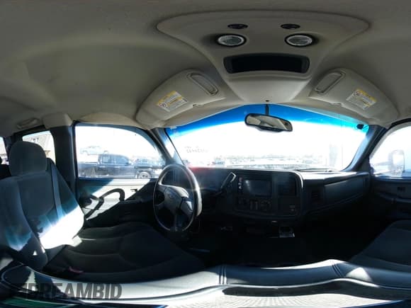 ✅ 2003 Chevrolet Silverado 2500HD LT • VIN: 1GCHK29G03E172190 • Lot: 43526942. Wystawiony na IAAI z przebiegiem 175 123 mil. Bezpłatny archiwum sprzedaży aukcyjnych z USA i szczegółowy raport historii pojazdu na DreamBid. Zdjęcie 18.