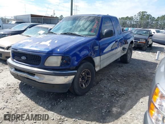 ✅ 1998 Ford F-150 XL • VIN: 1FTRX07L9WKB52729 • Lot: 41599414. Wystawiony na IAAI z przebiegiem 343 167 mil. Bezpłatny archiwum sprzedaży aukcyjnych z USA i szczegółowy raport historii pojazdu na DreamBid. Zdjęcie 2.