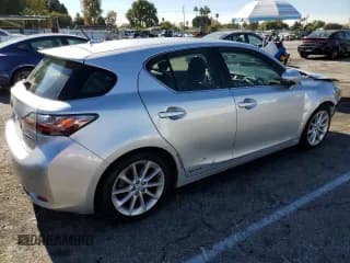 ✅ 2013 Lexus CT 200h • VIN: JTHKD5BH9D2151778 • Лот: 91947585. Опубликован ранее на Copart с пробегом 103 990 миль. Бесплатный доступ к архиву аукционных продаж из США и подробный отчёт об истории автомобиля на DreamBid. Изображение 3.