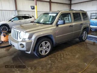 ✅ 2008 Jeep Patriot Sport • VIN: 1J8FF28W98D657910 • Лот: 91085495. Опубликован ранее на Copart с пробегом 160 065 миль. Бесплатный доступ к архиву аукционных продаж из США и подробный отчёт об истории автомобиля на DreamBid. Изображение 1.