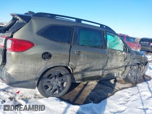 ✅ 2024 Subaru Ascent Onyx Limited • VIN: 4S4WMAKD4R3433008 • Lot: 41641920. Listed on IAAI with 10,139 mi. Free auction sales archive from the USA and detailed vehicle history report at DreamBid. Image 14.