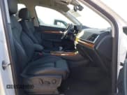 ✅ 2024 Audi Q5 S line Premium Plus • VIN: WA1E2AFY0R2070483 • Lot: 41450908. Wystawiony na IAAI z przebiegiem 12 881 mil. Bezpłatny archiwum sprzedaży aukcyjnych z USA i szczegółowy raport historii pojazdu na DreamBid. Zdjęcie 5.