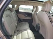 ✅ 2020 Lincoln Corsair Standard • VIN: 5LMCJ1C90LUL28194 • Lot: 70949373. Wystawiony na Copart z przebiegiem 44 195 mil. Bezpłatny archiwum sprzedaży aukcyjnych z USA i szczegółowy raport historii pojazdu na DreamBid. Zdjęcie 12.