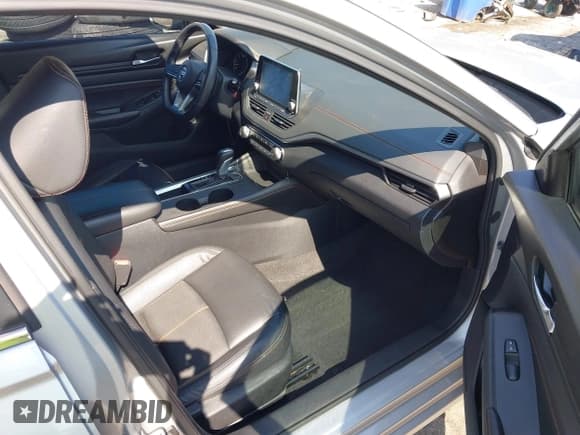 ✅ 2021 Nissan Altima SR • VIN: 1N4BL4CV6MN364579 • Lot: 42801448. Wystawiony na IAAI z przebiegiem 104 460 mil. Bezpłatny archiwum sprzedaży aukcyjnych z USA i szczegółowy raport historii pojazdu na DreamBid. Zdjęcie 5.