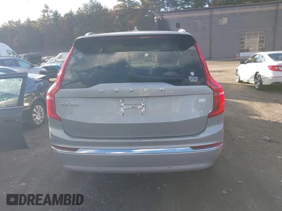 ✅ 2024 Volvo XC90 Plus • VIN: YV4H60LE9R1222808 • Lot: 43503774. Wystawiony na IAAI z przebiegiem 20 268 mil. Bezpłatny archiwum sprzedaży aukcyjnych z USA i szczegółowy raport historii pojazdu na DreamBid. Zdjęcie 16.