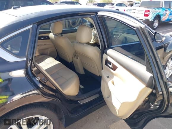 ✅ 2015 Nissan Altima SL • VIN: 1N4BL3AP8FC192097 • Lot: 42962402. Wystawiony na IAAI z przebiegiem 86 500 mil. Bezpłatny archiwum sprzedaży aukcyjnych z USA i szczegółowy raport historii pojazdu na DreamBid. Zdjęcie 8.