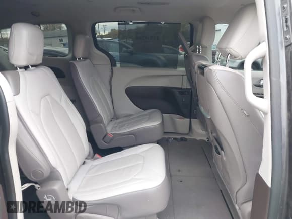 ✅ 2019 Chrysler Pacifica Touring L Plus • VIN: 2C4RC1EGXKR702796 • Lot: 43509280. Listed on IAAI with 62,857 mi. Free auction sales archive from the USA and detailed vehicle history report at DreamBid. Image 8.