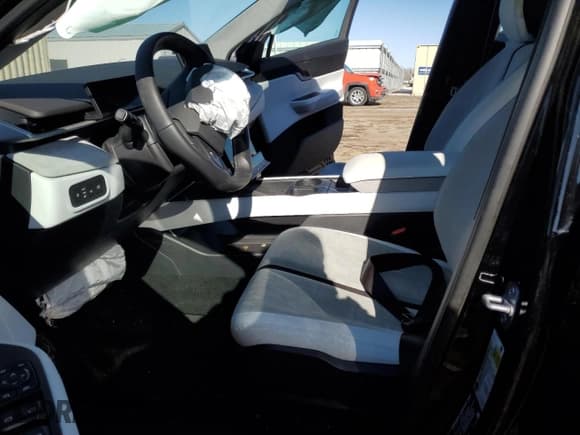 ✅ 2023 Fisker Ocean One • VIN: VCF1ZBU27PG005912 • Лот: 42218115. Опубликован ранее на Copart с пробегом Не указан. Бесплатный доступ к архиву аукционных продаж из США и подробный отчёт об истории автомобиля на DreamBid. Изображение 7.