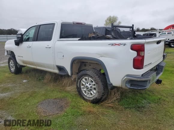 ✅ 2021 Chevrolet Silverado 2500HD LT • VIN: 1GC4YNE72MF288720 • Lot: 90839915. Listed on Copart with 101,447 mi. Free auction sales archive from the USA and detailed vehicle history report at DreamBid. Image 2.
