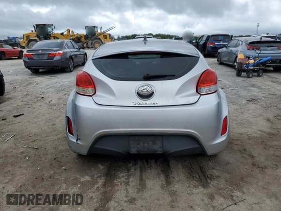 ✅ 2013 Hyundai Veloster w/Gray Int • VIN: KMHTC6AD5DU150401 • Lot: 70595914. Wystawiony na Copart z przebiegiem 140 541 mil. Bezpłatny archiwum sprzedaży aukcyjnych z USA i szczegółowy raport historii pojazdu na DreamBid. Zdjęcie 6.