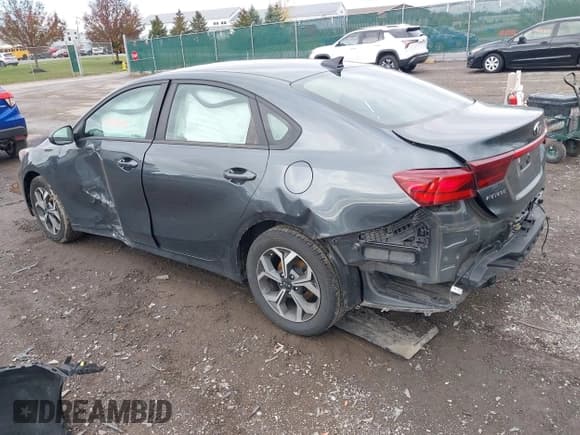 ✅ 2021 Kia Forte LXS • VIN: 3KPF24AD9ME273593 • Lot: 43638985. Wystawiony na IAAI z przebiegiem 55 580 mil. Bezpłatny archiwum sprzedaży aukcyjnych z USA i szczegółowy raport historii pojazdu na DreamBid. Zdjęcie 3.