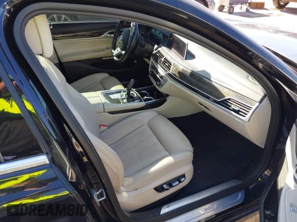 ✅ 2018 BMW 7 Series ALPINA B7 xDrive • VIN: WBA7F2C57JB238396 • Lot: 43658181. Wystawiony na IAAI z przebiegiem Nie podano. Bezpłatny archiwum sprzedaży aukcyjnych z USA i szczegółowy raport historii pojazdu na DreamBid. Zdjęcie 5.