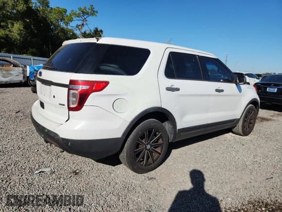✅ 2015 Ford Police Interceptor Utility • VIN: 1FM5K8AR9FGB61552 • Lot: 92263775. Listed on Copart with 118,563 mi. Free auction sales archive from the USA and detailed vehicle history report at DreamBid. Image 3.