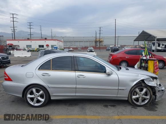 ✅ 2004 Mercedes-Benz C 230 Kompressor • VIN: WDBRF40J14A640366 • Lot: 43635106. Wystawiony na IAAI z przebiegiem 177 263 mil. Bezpłatny archiwum sprzedaży aukcyjnych z USA i szczegółowy raport historii pojazdu na DreamBid. Zdjęcie 14.