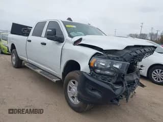 ✅ 2023 Ram 2500 Tradesman • VIN: 3C6UR5HJ2PG631377 • Лот: 41707652. Опубликован ранее на IAAI с пробегом 38 564 миль. Бесплатный доступ к архиву аукционных продаж из США и подробный отчёт об истории автомобиля на DreamBid. Изображение 1.