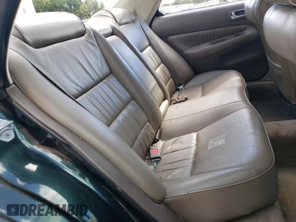 ✅ 1996 Acura TL Premium • VIN: JH4UA265XTC016897 • Lot: 76293644. Wystawiony na Copart z przebiegiem 227 137 mil. Bezpłatny archiwum sprzedaży aukcyjnych z USA i szczegółowy raport historii pojazdu na DreamBid. Zdjęcie 11.