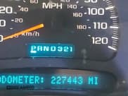 ✅ 2005 Chevrolet Silverado 2500HD LS • VIN: 1GCHK23275F823812 • Lot: 43520231. Wystawiony na IAAI z przebiegiem 227 443 mil. Bezpłatny archiwum sprzedaży aukcyjnych z USA i szczegółowy raport historii pojazdu na DreamBid. Zdjęcie 15.