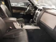 ✅ 2010 Mercury Mariner Premier • VIN: 4M2CN9HGXAKJ28184 • Lot: 42480802. Wystawiony na IAAI z przebiegiem 145 645 mil. Bezpłatny archiwum sprzedaży aukcyjnych z USA i szczegółowy raport historii pojazdu na DreamBid. Zdjęcie 5.