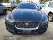 ✅ 2017 Jaguar XE 25t • VIN: SAJAR4BG0HA966531 • Lot: 39921093. Wystawiony na Copart z przebiegiem 86 117 mil. Bezpłatny archiwum sprzedaży aukcyjnych z USA i szczegółowy raport historii pojazdu na DreamBid. Zdjęcie 5.