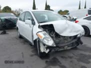 ✅ 2012 Nissan Versa S • VIN: 3N1BC1CP3CK800371 • Лот: 43688736. Опубликован ранее на IAAI с пробегом 52 259 миль. Бесплатный доступ к архиву аукционных продаж из США и подробный отчёт об истории автомобиля на DreamBid. Изображение 1.