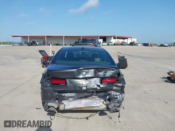 ✅ 2022 BMW 5 Series 530e • VIN: WBA13AG02NCH64896 • Lot: 42525919. Listed on IAAI with 38,965 mi. Free auction sales archive from the USA and detailed vehicle history report at DreamBid. Image 16.