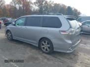 ✅ 2013 Toyota Sienna SE • VIN: 5TDXK3DC2DS373011 • Лот: 43587011. Опубликован ранее на IAAI с пробегом 179 462 миль. Бесплатный доступ к архиву аукционных продаж из США и подробный отчёт об истории автомобиля на DreamBid. Изображение 3.