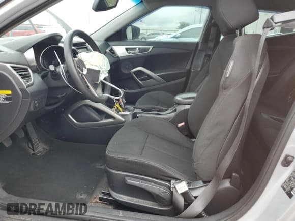 ✅ 2013 Hyundai Veloster w/Gray Int • VIN: KMHTC6AD5DU150401 • Lot: 70595914. Wystawiony na Copart z przebiegiem 140 541 mil. Bezpłatny archiwum sprzedaży aukcyjnych z USA i szczegółowy raport historii pojazdu na DreamBid. Zdjęcie 7.