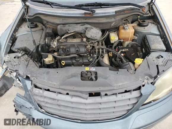 ✅ 2005 Chrysler Pacifica • VIN: 2C4GM48L85R561150 • Lot: 48953585. Listed on Copart with 256,285 mi. Free auction sales archive from the USA and detailed vehicle history report at DreamBid. Image 12.