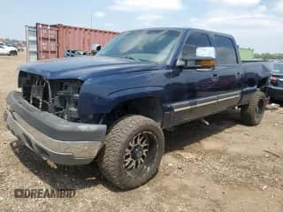 2005 Chevrolet Silverado 2500HD LS with VIN 1GCHK23225F811678, listed as a Copart auction lot 62179325 with 240,366 mi miles and Salvage title. Bid and sale history available at DreamBid. Image 1.
