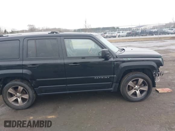 ✅ 2017 Jeep Patriot Latitude • VIN: 1C4NJRFB4HD128150 • Lot: 41705074. Listed on IAAI with 95,290 mi. Free auction sales archive from the USA and detailed vehicle history report at DreamBid. Image 14.