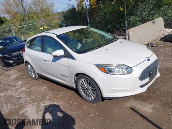 ✅ 2012 Ford Focus Electric • VIN: 1FAHP3R48CL363919 • Lot: 43454988. Wystawiony na IAAI z przebiegiem 58 269 mil. Bezpłatny archiwum sprzedaży aukcyjnych z USA i szczegółowy raport historii pojazdu na DreamBid. Zdjęcie 1.