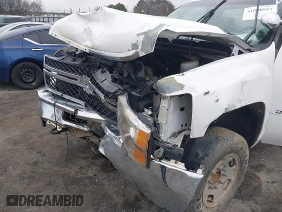 ✅ 2011 Chevrolet Silverado 2500HD Work Truck • VIN: 1GC0CVCG1BF221541 • Lot: 41500957. Wystawiony na IAAI z przebiegiem 206 866 mil. Bezpłatny archiwum sprzedaży aukcyjnych z USA i szczegółowy raport historii pojazdu na DreamBid. Zdjęcie 17.
