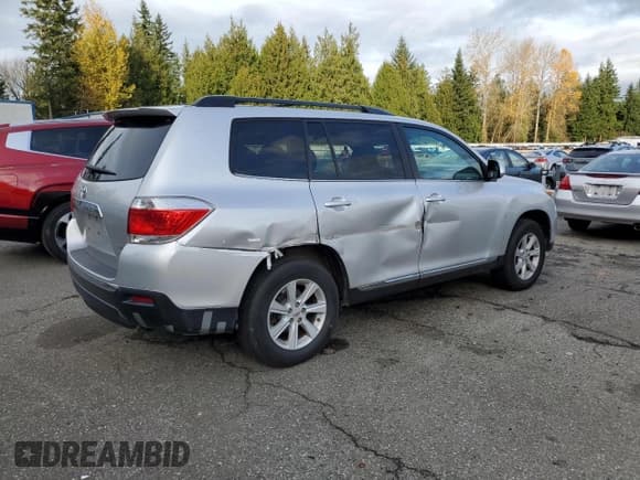 ✅ 2013 Toyota Highlander Plus • VIN: 5TDBK3EH6DS209247 • Лот: 93671325. Опубликован ранее на Copart с пробегом 140 610 миль. Бесплатный доступ к архиву аукционных продаж из США и подробный отчёт об истории автомобиля на DreamBid. Изображение 3.