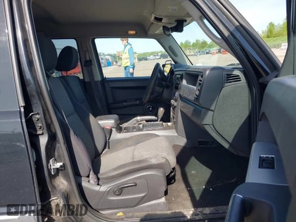 ✅ 2010 Jeep Commander Sport • VIN: 1J4RG4GK2AC118126 • Lot: 42345486. Listed on IAAI with 154,376 mi. Free auction sales archive from the USA and detailed vehicle history report at DreamBid. Image 5.