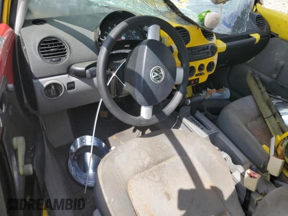 ✅ 2002 Volkswagen Beetle GL • VIN: 3VWBK21C52M428599 • Lot: 69605265. Listed on Copart with 140,454 mi. Free auction sales archive from the USA and detailed vehicle history report at DreamBid. Image 8.