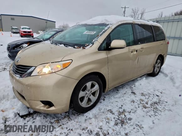 ✅ 2012 Toyota Sienna LE • VIN: 5TDKK3DC4CS186216 • Lot: 96060625. Wystawiony na Copart z przebiegiem 211 342 mil. Bezpłatny archiwum sprzedaży aukcyjnych z USA i szczegółowy raport historii pojazdu na DreamBid. Zdjęcie 1.