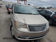 ✅ 2013 Chrysler Town & Country • VIN: 2C7WC1BG0DR662158 • Lot: 74171484. Wystawiony na Copart z przebiegiem Nie podano. Bezpłatny archiwum sprzedaży aukcyjnych z USA i szczegółowy raport historii pojazdu na DreamBid. Zdjęcie 5.