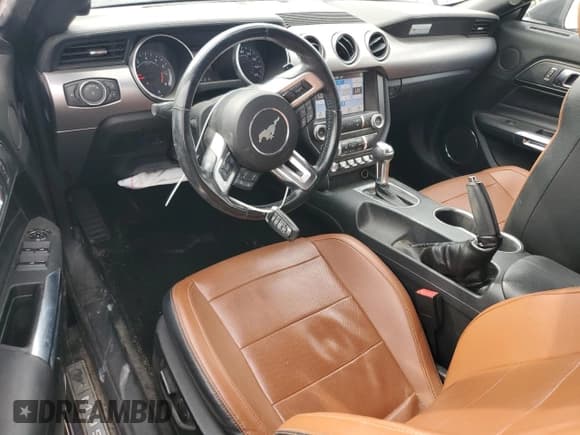 ✅ 2019 Ford Mustang EcoBoost Premium • VIN: 1FATP8UH5K5115647 • Лот: 87118525. Опубликован ранее на Copart с пробегом 56 306 миль. Бесплатный доступ к архиву аукционных продаж из США и подробный отчёт об истории автомобиля на DreamBid. Изображение 8.