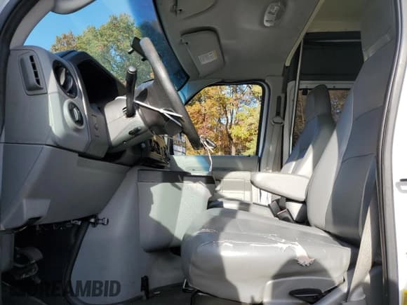 ✅ 2014 Ford Econoline Cargo Commercial • VIN: 1FTNS2EWXEDA97121 • Lot: 90014825. Wystawiony na Copart z przebiegiem 134 981 mil. Bezpłatny archiwum sprzedaży aukcyjnych z USA i szczegółowy raport historii pojazdu na DreamBid. Zdjęcie 7.