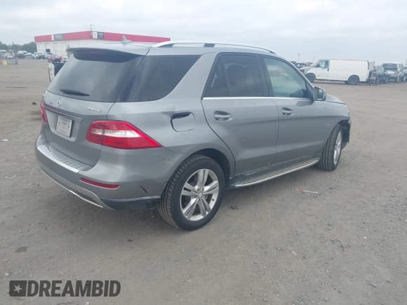 ✅ 2012 Mercedes-Benz M 350 • VIN: 4JGDA5HB2CA010119 • Lot: 43638334. Listed on IAAI with 87,189 mi. Free auction sales archive from the USA and detailed vehicle history report at DreamBid. Image 4.