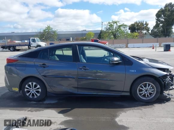 ✅ 2022 Toyota Prius LE • VIN: JTDKAMFP7N3206830 • Lot: 41984239. Listed on IAAI with 57,681 mi. Free auction sales archive from the USA and detailed vehicle history report at DreamBid. Image 13.