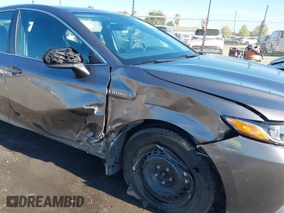 ✅ 2021 Toyota Camry Hybrid LE • VIN: 4T1C31AK5MU026212 • Lot: 43577804. Listed on IAAI with 33,718 mi. Free auction sales archive from the USA and detailed vehicle history report at DreamBid. Image 6.