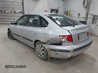 ✅ 2005 Hyundai Elantra GLS • VIN: KMHDN56D85U164585 • Lot: 42643332. Wystawiony na IAAI z przebiegiem 37 496 mil. Bezpłatny archiwum sprzedaży aukcyjnych z USA i szczegółowy raport historii pojazdu na DreamBid. Zdjęcie 3.