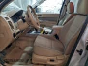 ✅ 2010 Ford Escape XLT • VIN: 1FMCU9DG8AKC63349 • Lot: 95411635. Wystawiony na Copart z przebiegiem 136 160 mil. Bezpłatny archiwum sprzedaży aukcyjnych z USA i szczegółowy raport historii pojazdu na DreamBid. Zdjęcie 7.