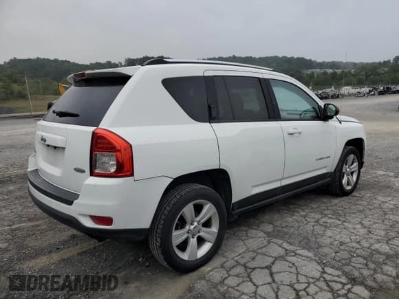 ✅ 2012 Jeep Compass Latitude • VIN: 1C4NJDEB0CD624740 • Lot: 69637465. Wystawiony na Copart z przebiegiem 199 016 mil. Bezpłatny archiwum sprzedaży aukcyjnych z USA i szczegółowy raport historii pojazdu na DreamBid. Zdjęcie 3.