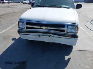 ✅ 1996 Chevrolet Blazer • VIN: 1GNCS13W5T2298221 • Lot: 43130956. Wystawiony na IAAI z przebiegiem 119 444 mil. Bezpłatny archiwum sprzedaży aukcyjnych z USA i szczegółowy raport historii pojazdu na DreamBid. Zdjęcie 6.