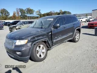 ✅ 2011 Jeep Grand Cherokee Laredo • VIN: 1J4RS4GGXBC524361 • Лот: 89531105. Опубликован ранее на Copart с пробегом 152 293 миль. Бесплатный доступ к архиву аукционных продаж из США и подробный отчёт об истории автомобиля на DreamBid. Изображение 1.