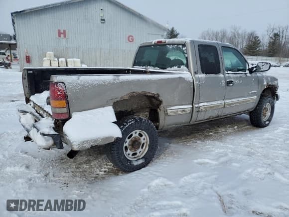 ✅ 2001 Chevrolet Silverado 2500HD LS • VIN: 1GCHK29G11E266964 • Лот: 46182055. Опубликован ранее на Copart с пробегом 208 512 миль. Бесплатный доступ к архиву аукционных продаж из США и подробный отчёт об истории автомобиля на DreamBid. Изображение 3.